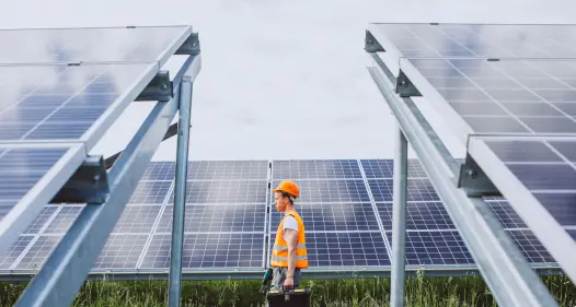 Centrale solaire au sol produisant de l'électricité verte