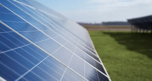 Hangars agricoles équipés de panneaux solaires photovoltaïques